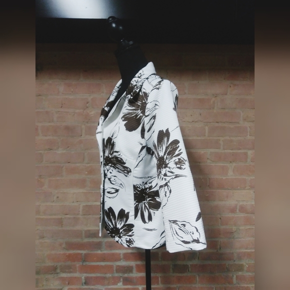 Susan Graver | Floral Blazer Brown White Sz.- Sm - Picture 3 of 8